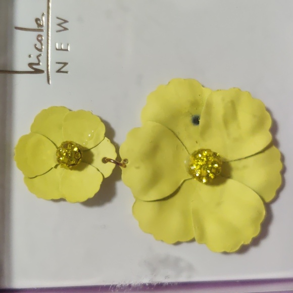 Nicole Miller New York yellow 3D dangling earrings - Picture 2 of 4